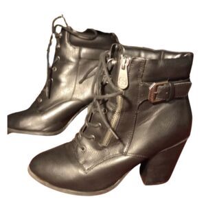 Daisy Fuentes Women's Size 8.5 Faux Black Leather Combat Boots